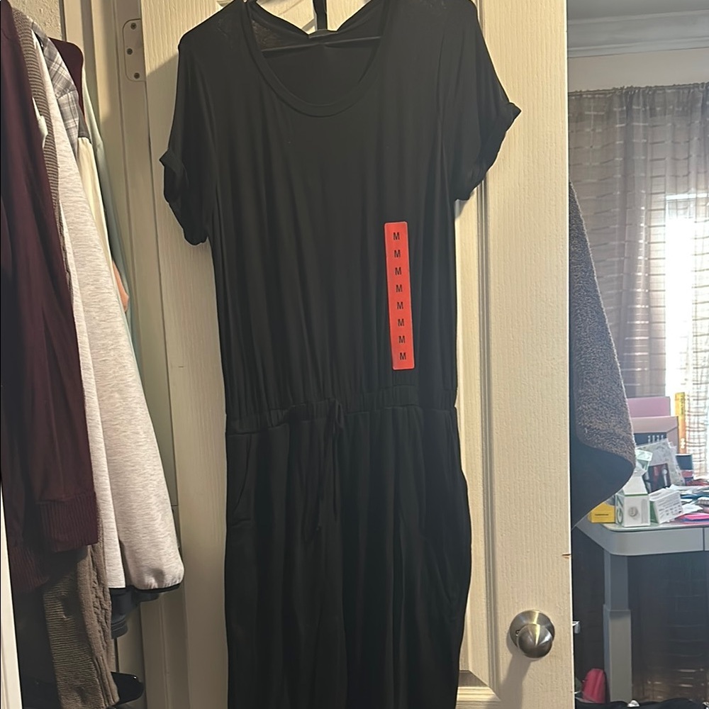Casual black dress with pockets